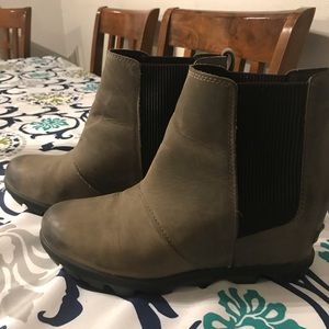 Sorel 9.5 wedge boots